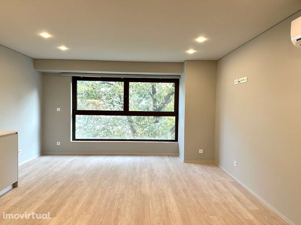 Apartamento T1 com garagem e arrecadação em palacete renovado em Li... - Grande imagem: 2/15