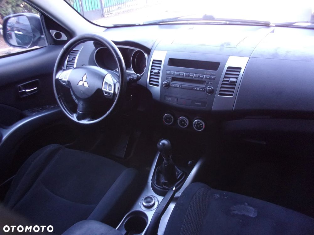 Mitsubishi Outlander - 24