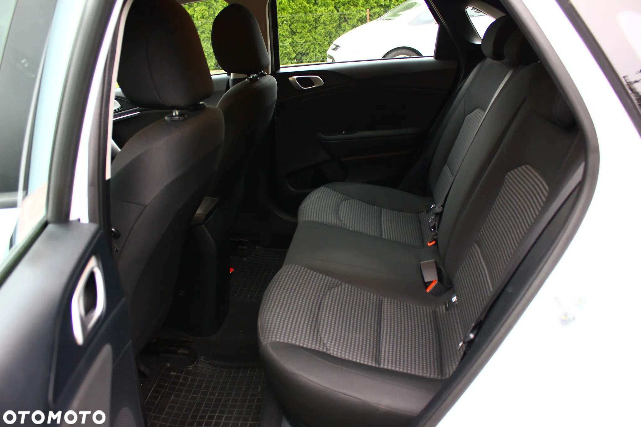 Kia Ceed 1.6 CRDi SCR S - 32