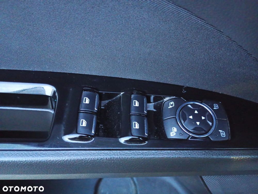 Ford Mondeo 2.0 SCTi Titanium - 12