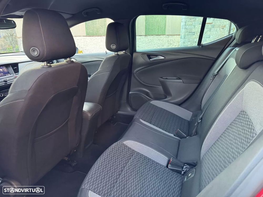 Opel Astra 1.2 T GS Line - 12