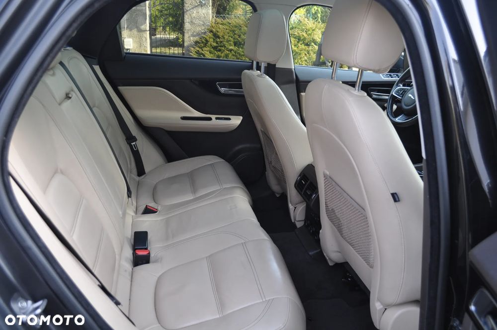 Jaguar F-Pace 2.0 i4D AWD Portfolio - 11