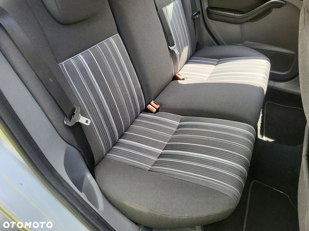 Ford Focus 2.0 16V Style+ - 27