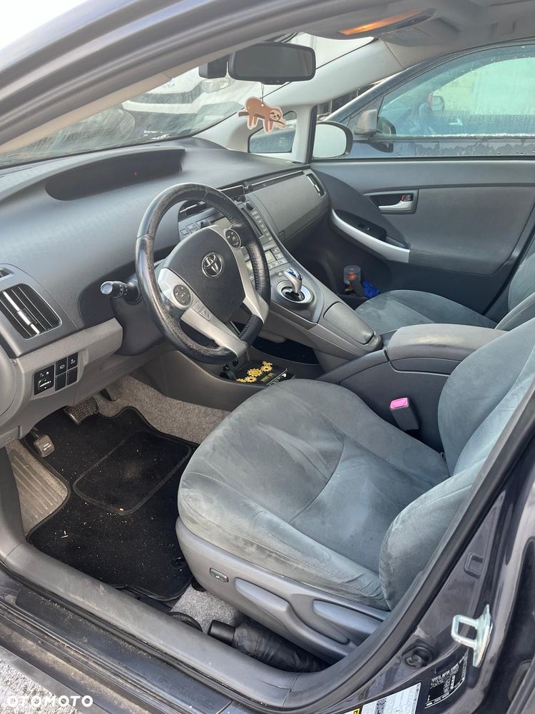 Toyota Prius 1.8 HSD Prestige - 10
