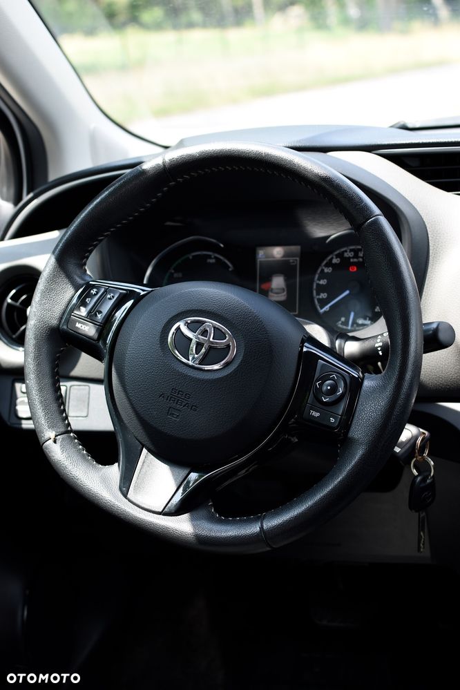 Toyota Yaris Hybrid 100 Premium - 34