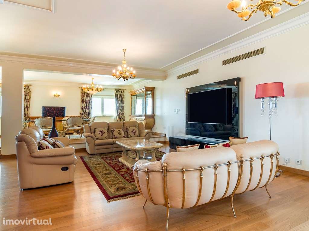 Moradia T4 com piscina, em Alfragide, Lisboa - Grande imagem: 2/37