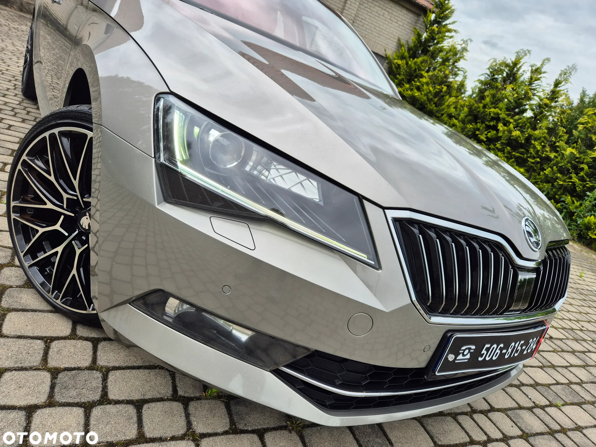Skoda Superb 2.0 TDI Premium Edition - 4