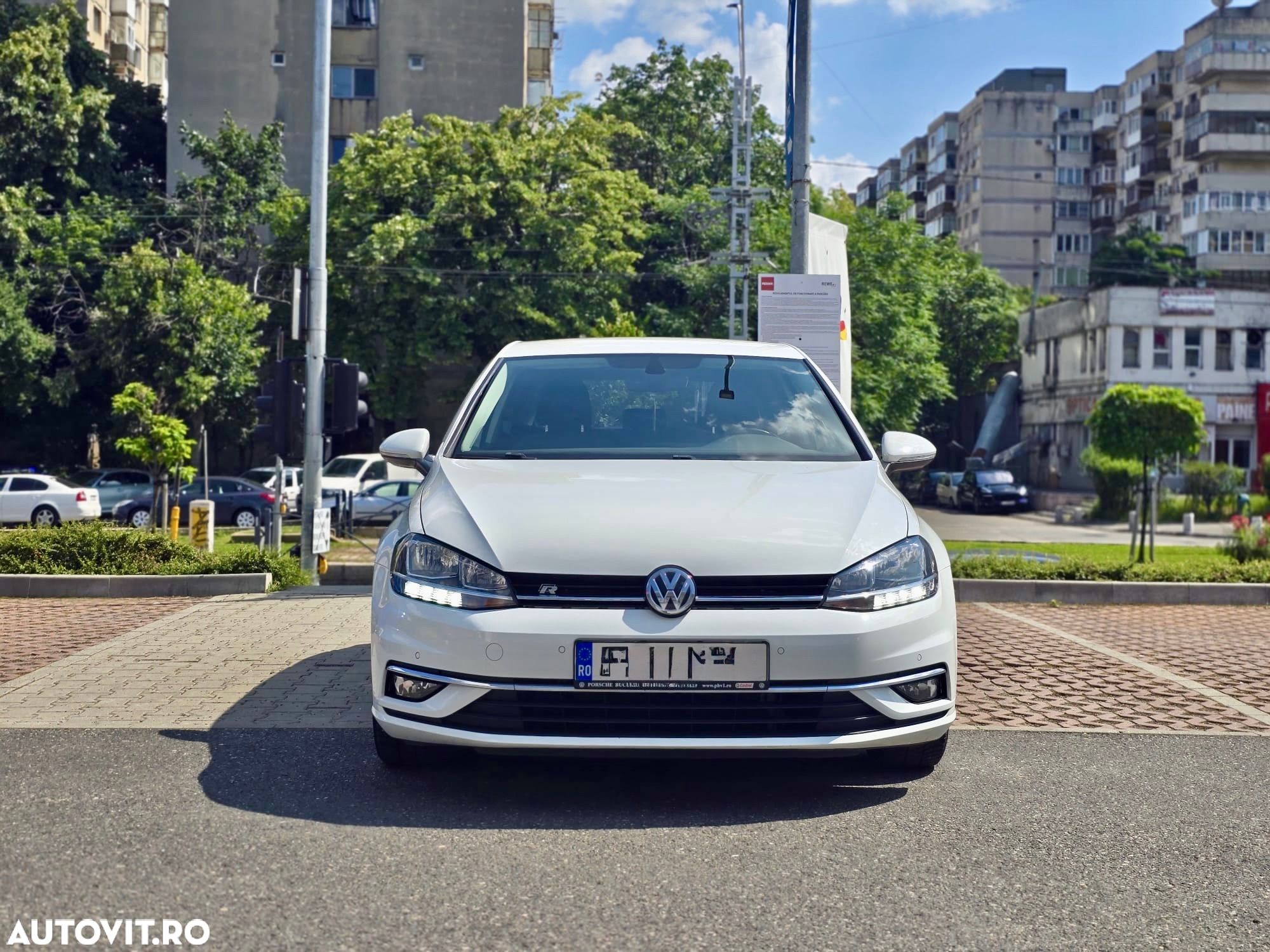 Volkswagen Golf 1.6 TDI DSG Highline - 1