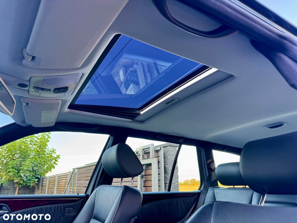 Mercedes-Benz Klasa E 320 T 4-Matic Elegance - 21