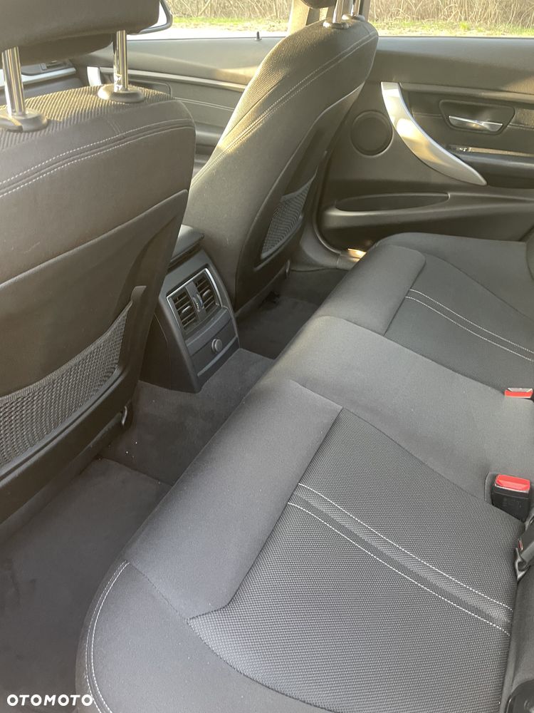 BMW Seria 3 318i - 23