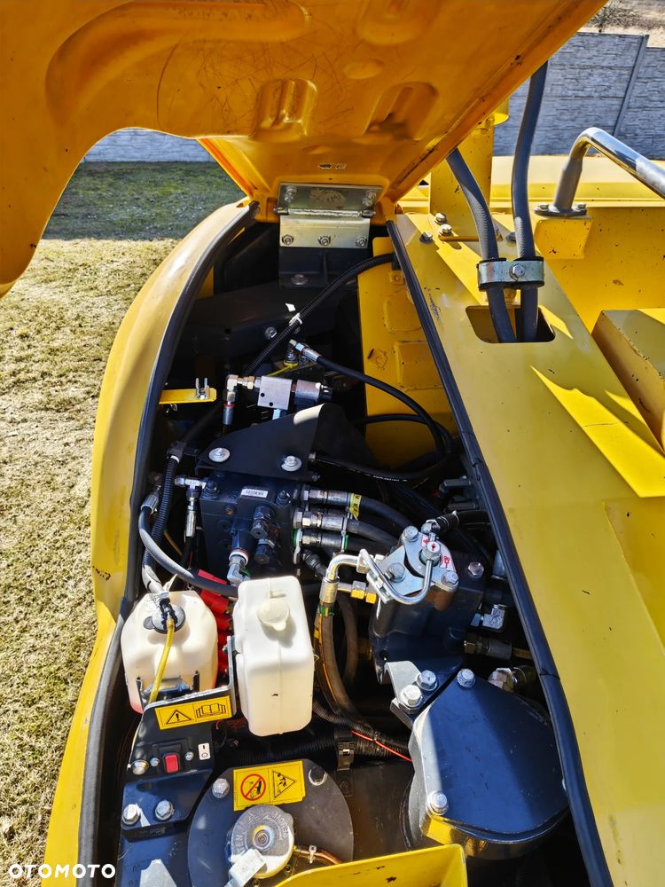 Komatsu PW 98MR-8 - 17