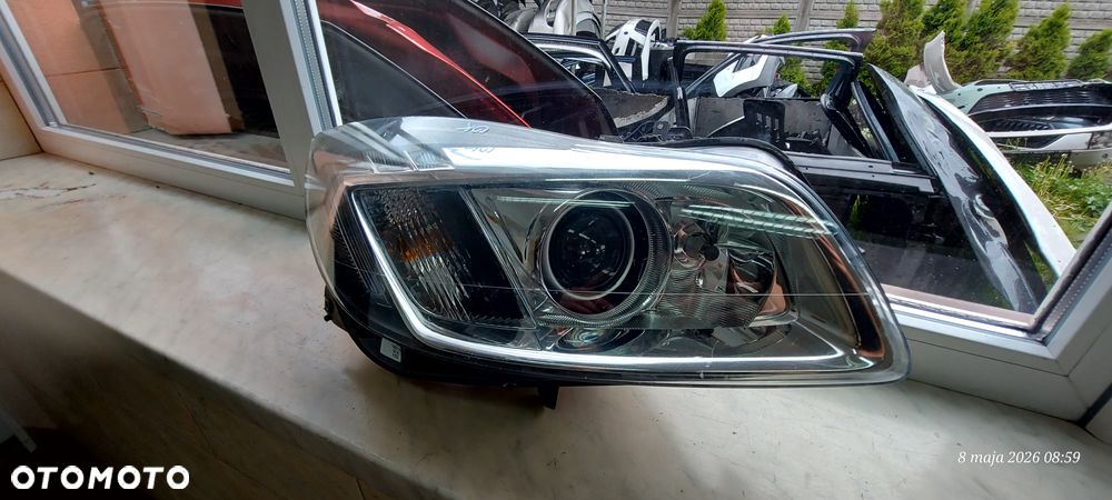 Opel Insignia A 08- Reflektor Przód Przedni Prawy  Bixenon Skrętny