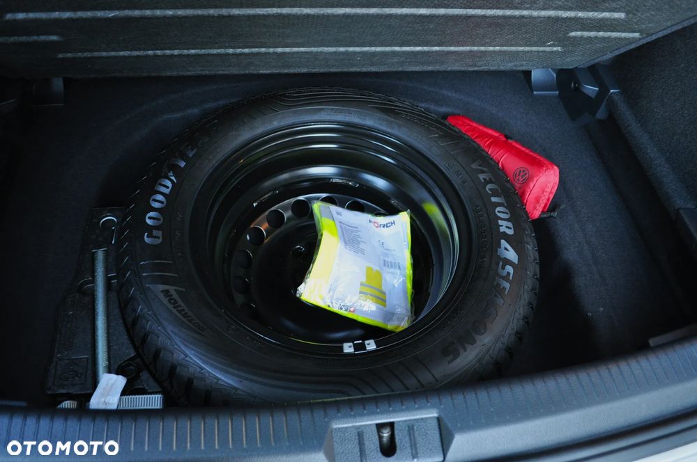 Volkswagen Golf 1.2 TSI BlueMotion Technology Comfortline - 11