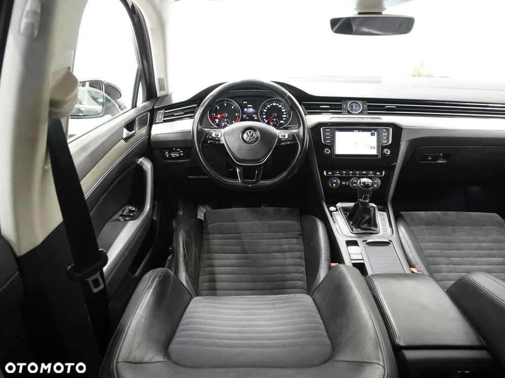 Volkswagen Passat - 27