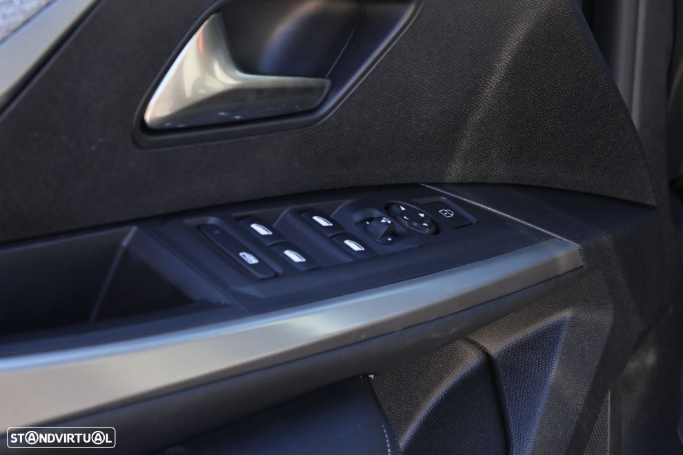 Peugeot 3008 1.2 Hybrid Allure e-DCS6 - 17
