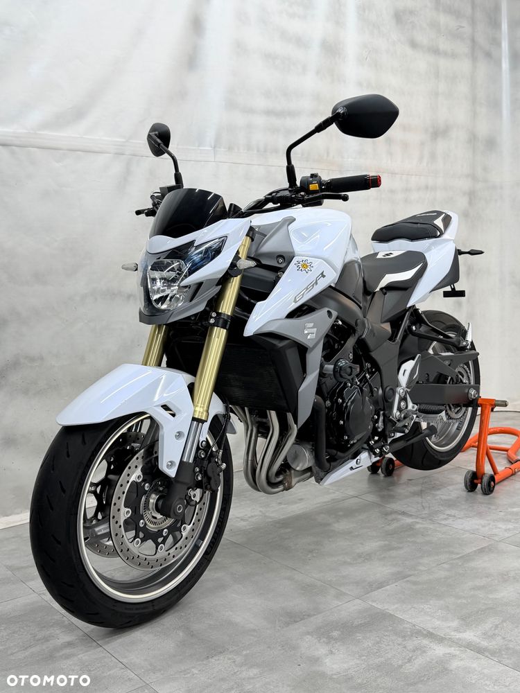 Suzuki GSR - 1
