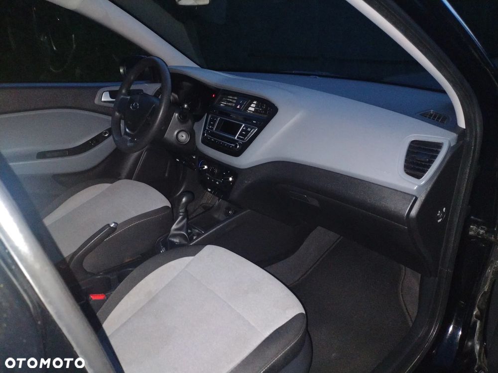 Hyundai i20 1.2 Passion - 13