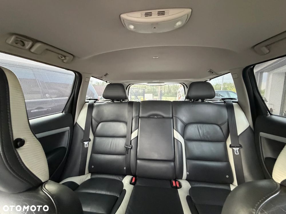 Volvo V70 D5 AWD R-Design - 11