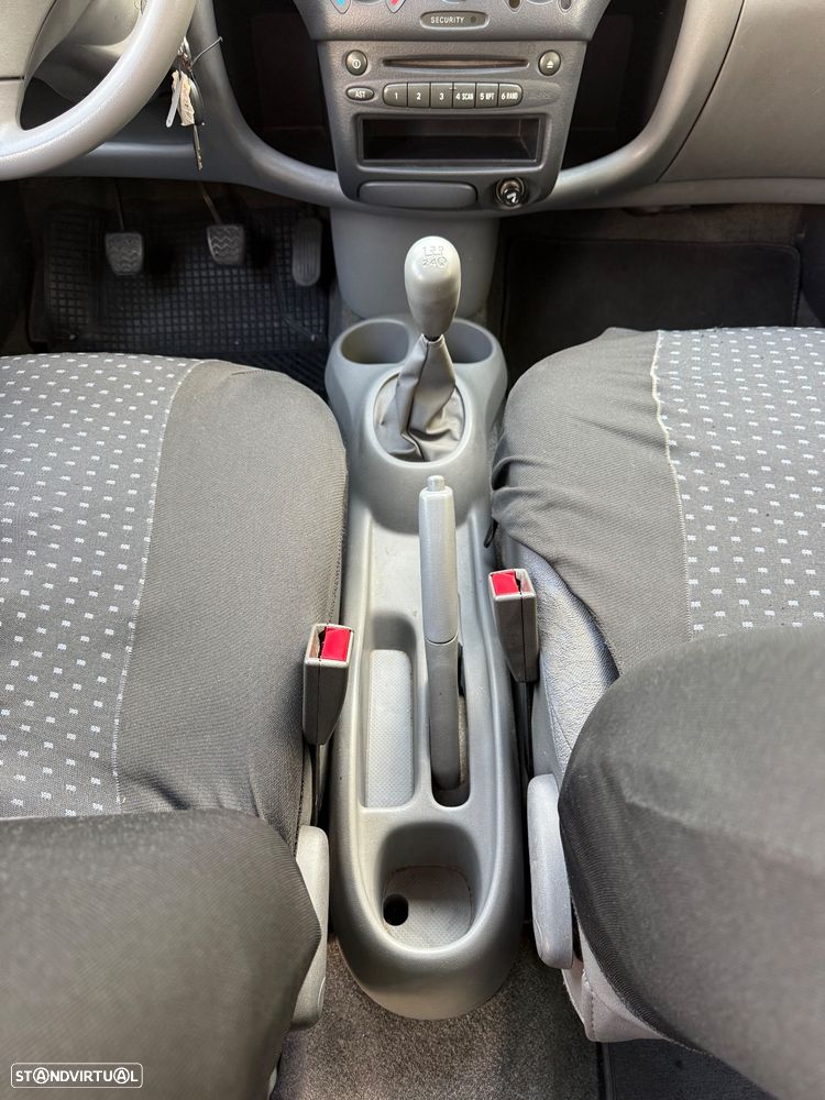 Toyota Yaris 1.0 Sol - 17