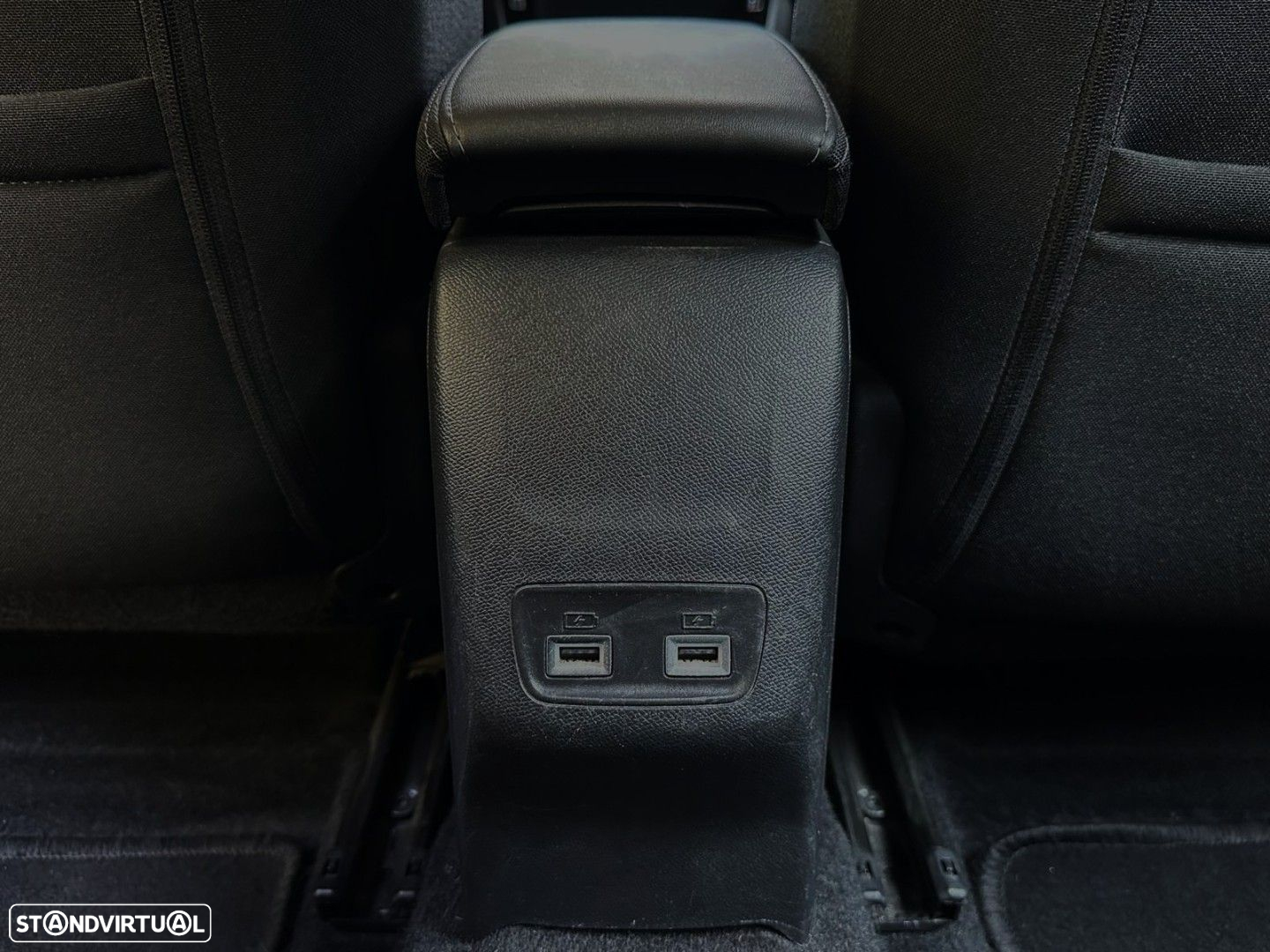 Peugeot e-2008 50 kWh Active Pack - 19
