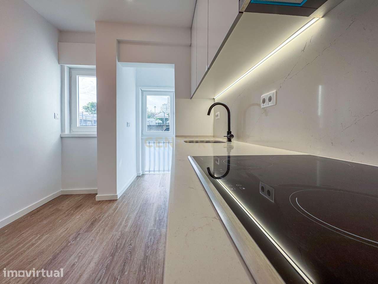 T1 Remodelado a Estrear na Parede | Cozinha Equipada | Excelente Local - Grande imagem: 3/28