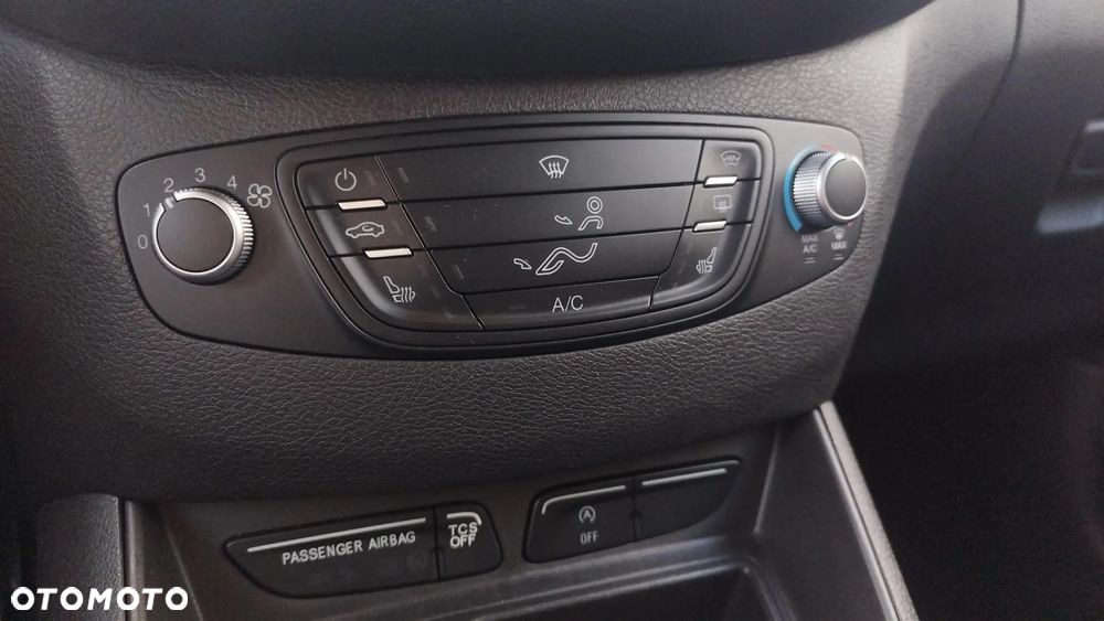 Ford Transit Courier - 17