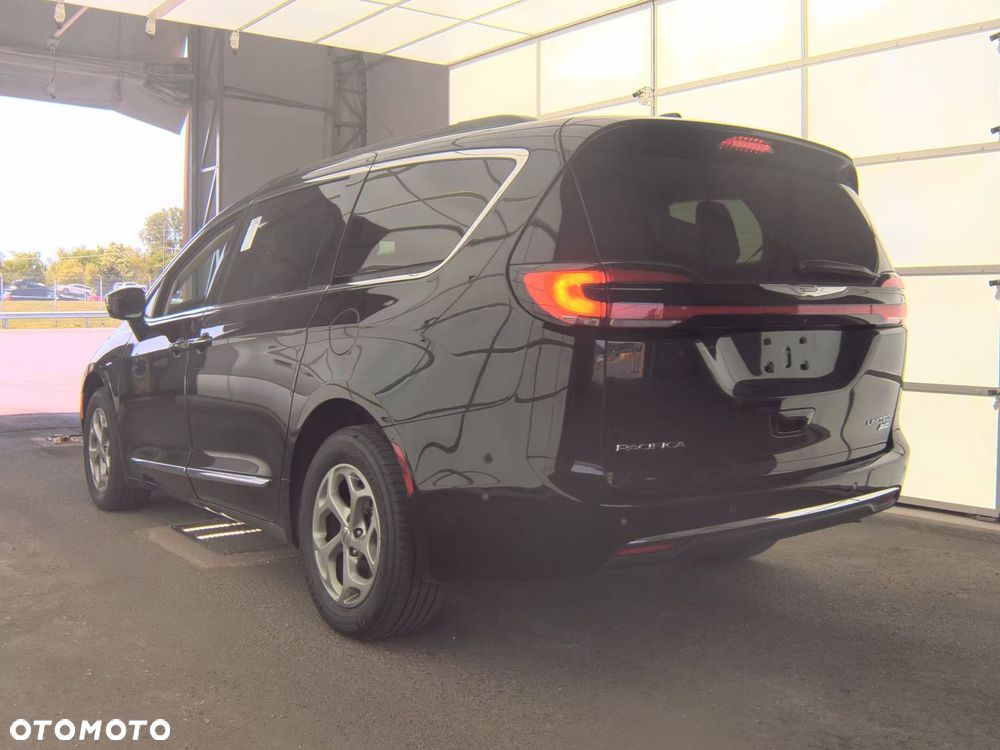 Chrysler Pacifica - 5
