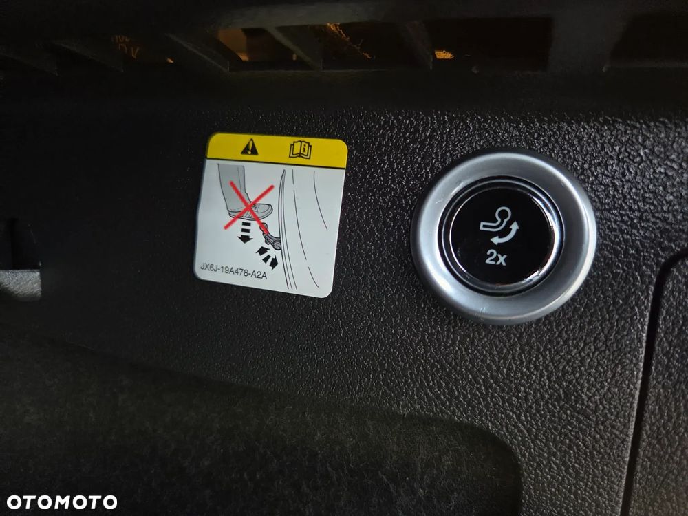 Ford Kuga 1.5 EcoBoost FWD Edition ASS MMT6 - 10