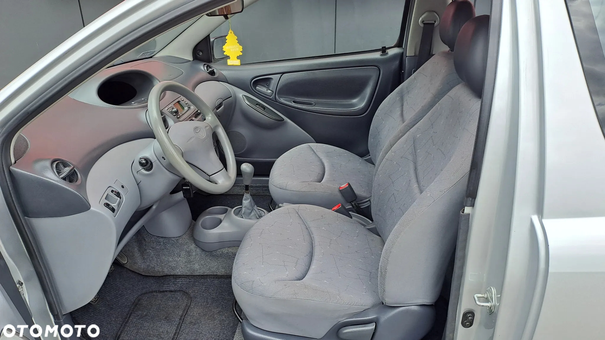 Toyota Yaris 1.0 Base - 8