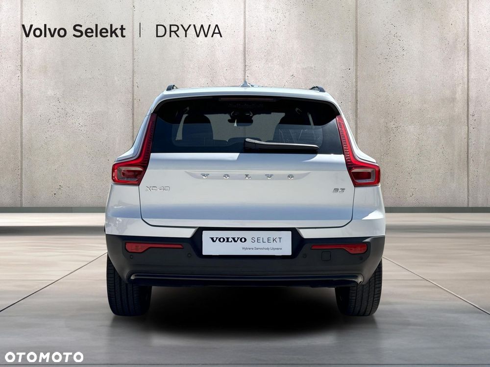 Volvo XC 40 B3 Plus Dark - 4