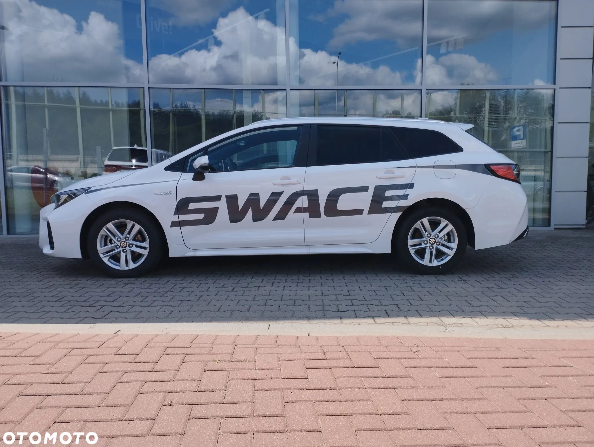 Suzuki Swace 1.8 Hybrid Premium Plus CVT - 1