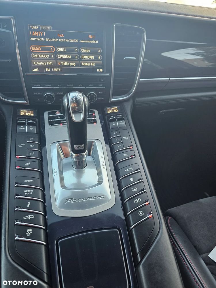 Porsche Panamera GTS - 12