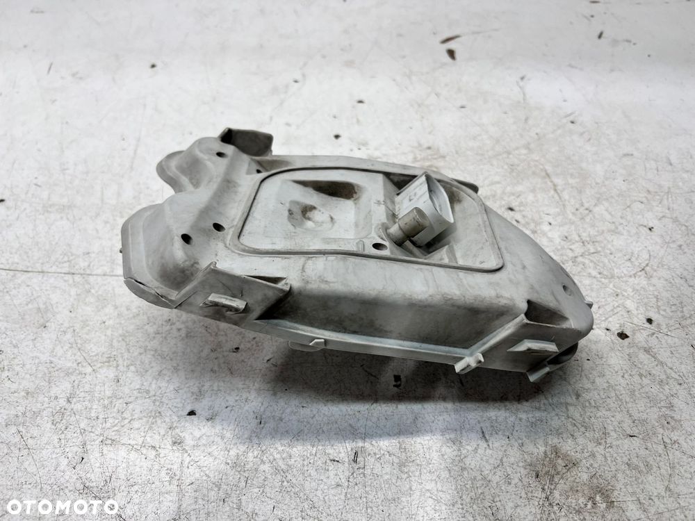 WKŁAD LAMPY W BŁOTNIK PRAWY TYŁ AUDI A6 C6 SEDAN ZWYKŁY NA ŻARÓWKI 4F5 *3* - 6