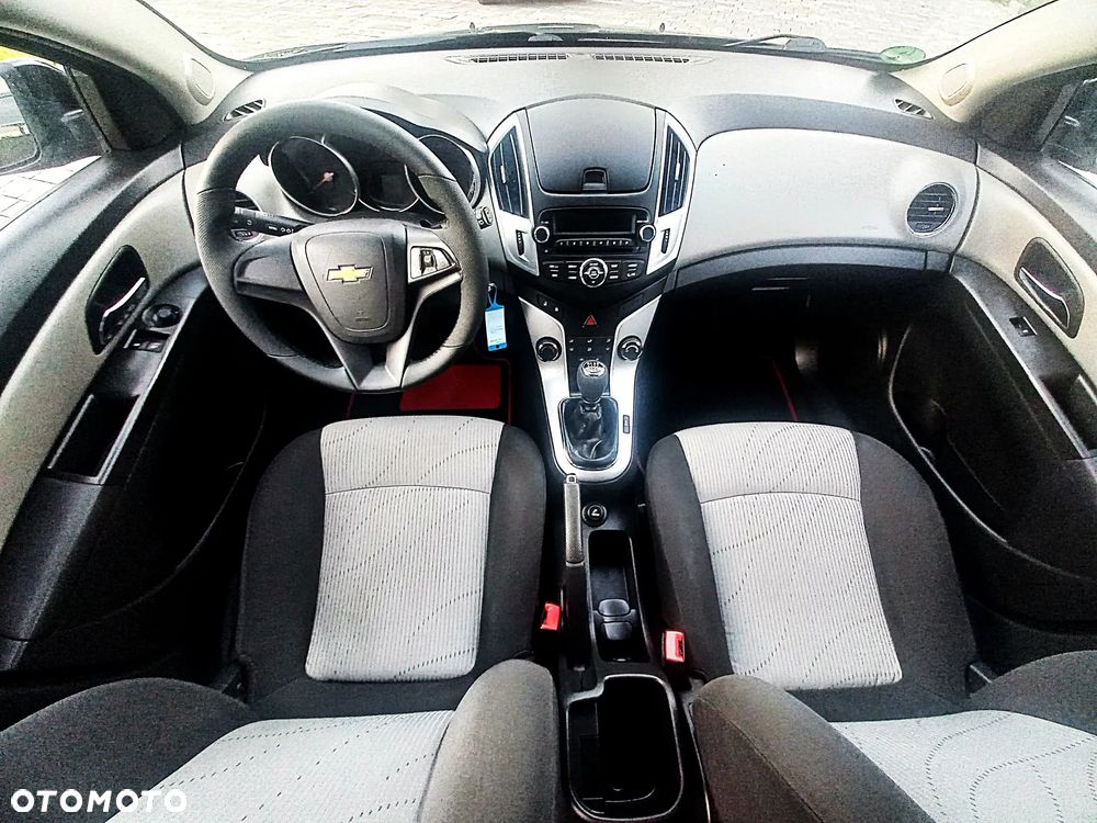 Chevrolet Cruze Station Wagon 1.6 LS - 4