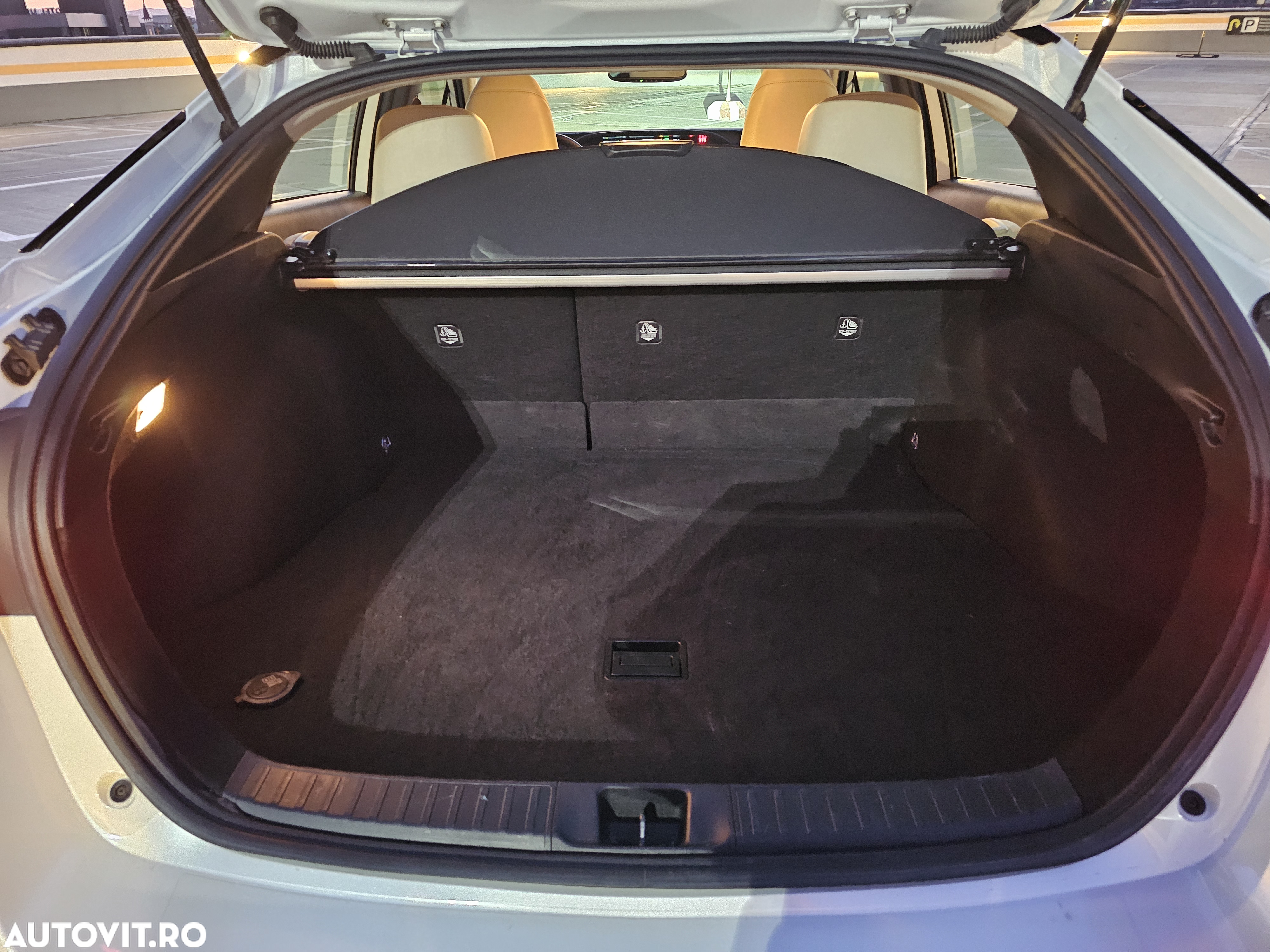 Toyota Prius 1.8 HSD Exclusive Plus - 21