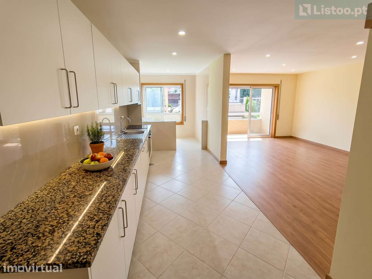 Apartamento T2 Renovado c/ Varanda e Garagem Box456 - Grande imagem: 4/18