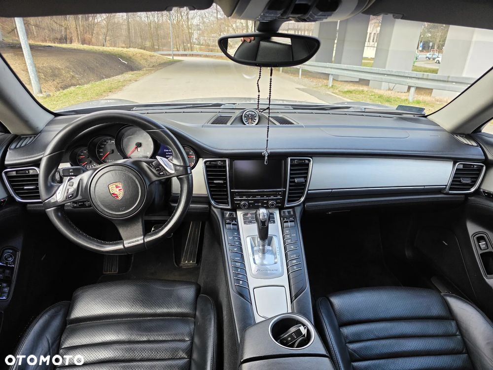 Porsche Panamera 4S - 8