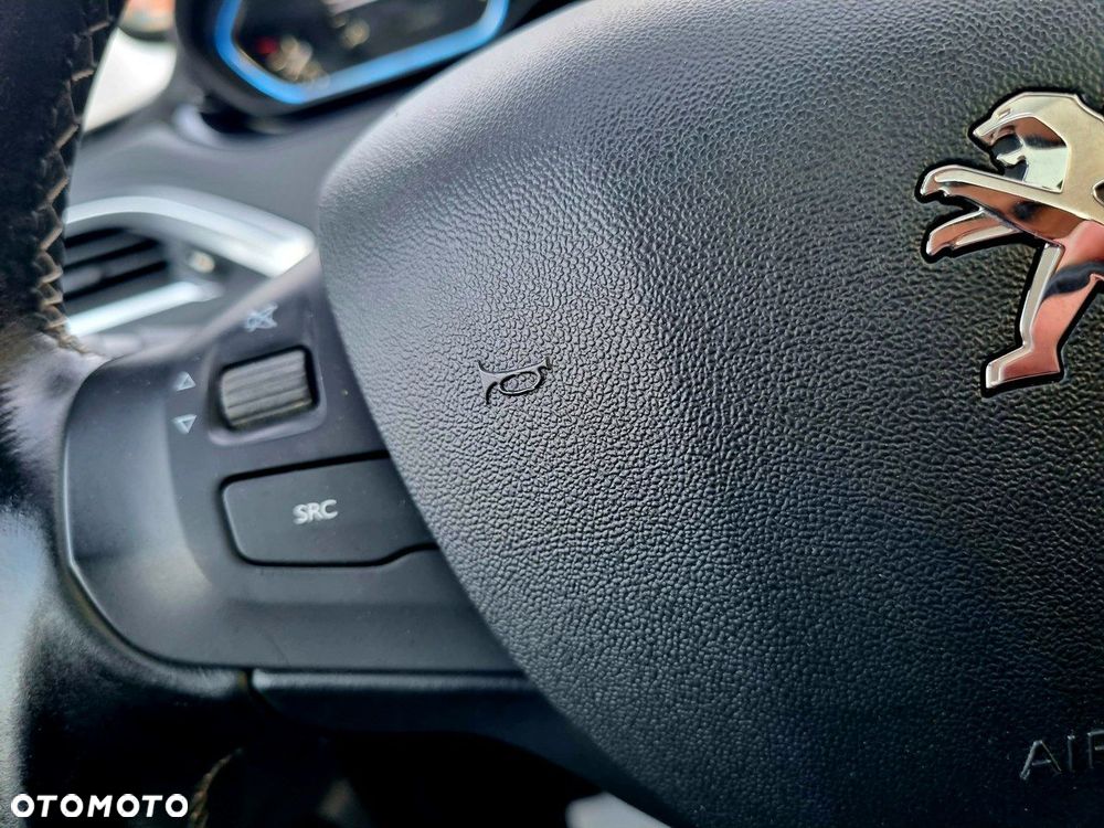 Peugeot 2008 1.2 Pure Tech Allure S&S - 16