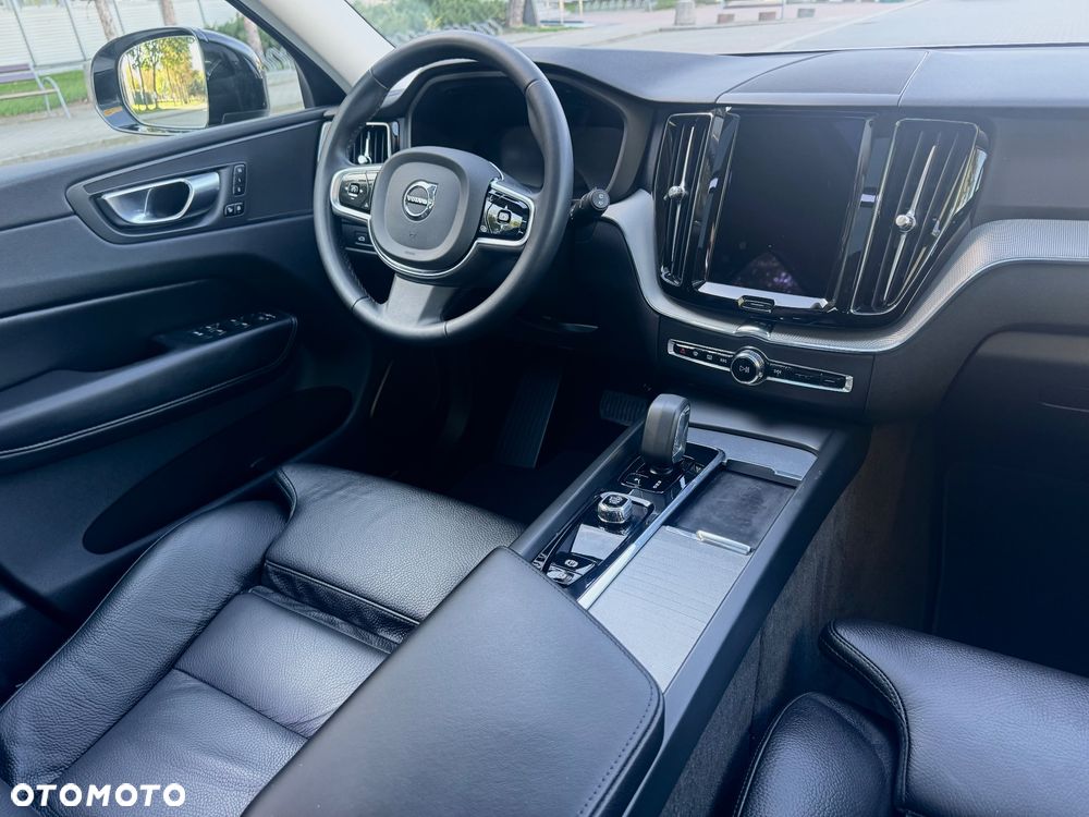 Volvo XC 60 T6 AWD Recharge Geartronic RDesign Expression - 23