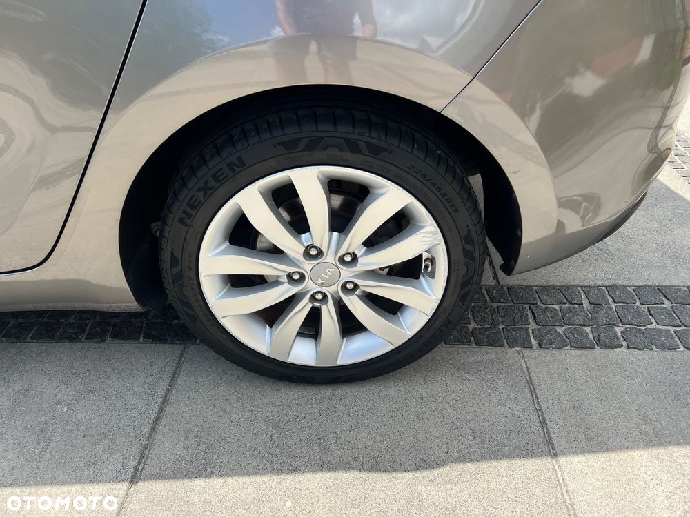 Kia Carens 1.7 CRDi 141 Dream Team Edition - 9