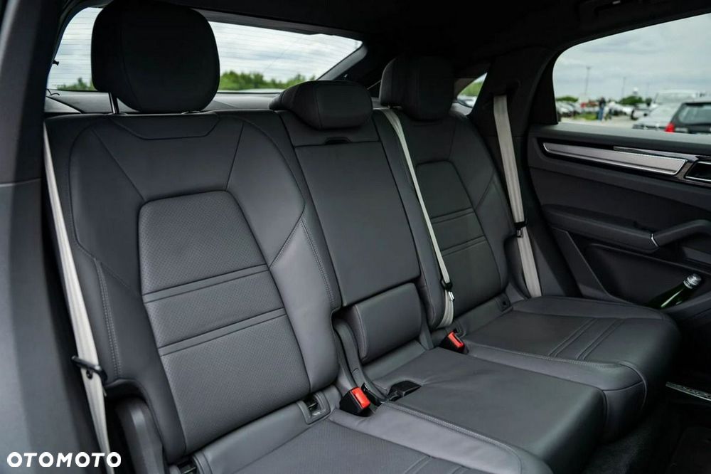Porsche Cayenne - 26