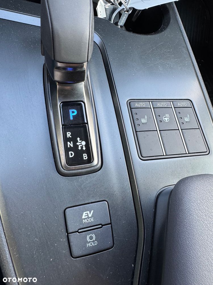 Lexus UX 300h F Sport Design - 9