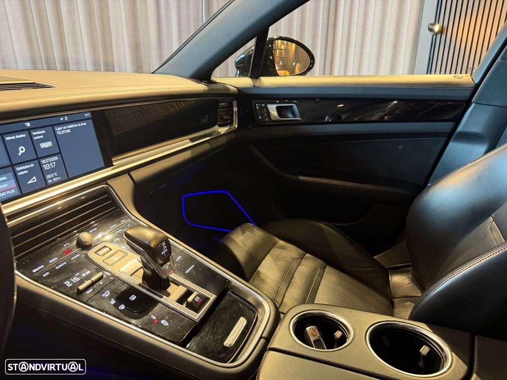 Porsche Panamera Sport Turismo 4 E-Hybrid Platinum Edition - 24