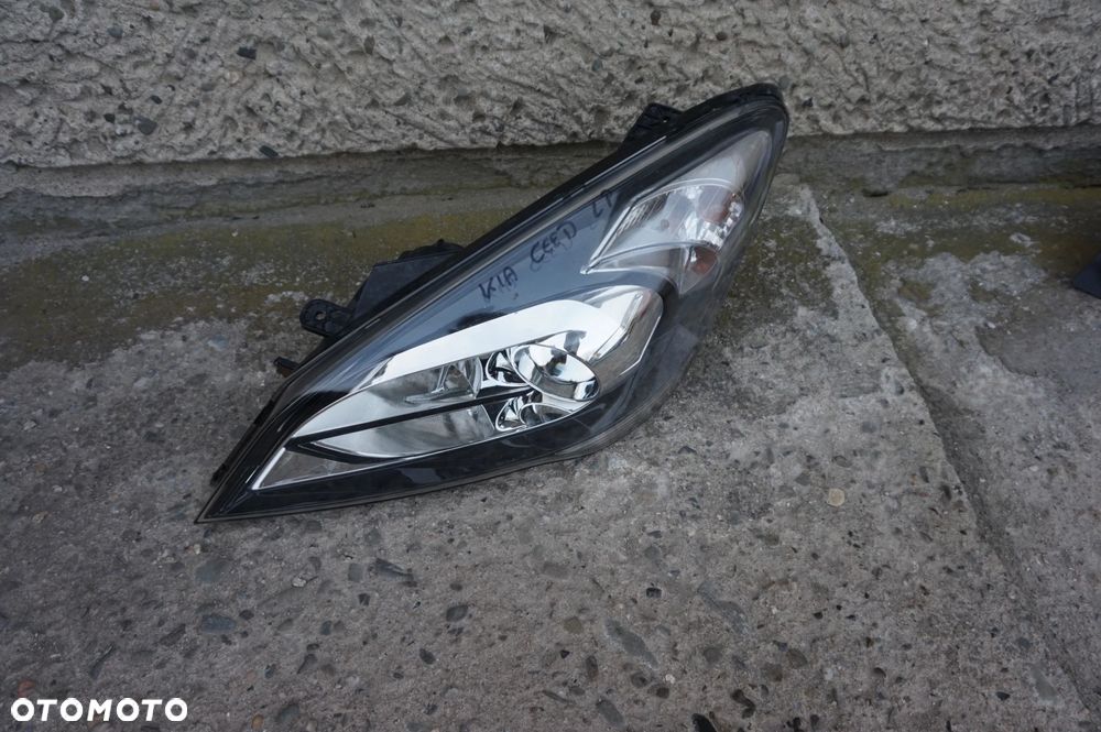 LAMPA PRZEDNIA LEWA KIA CEED LIFT 09/12r