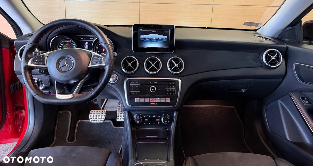 Mercedes-Benz CLA 200 7G-DCT AMG Line - 14