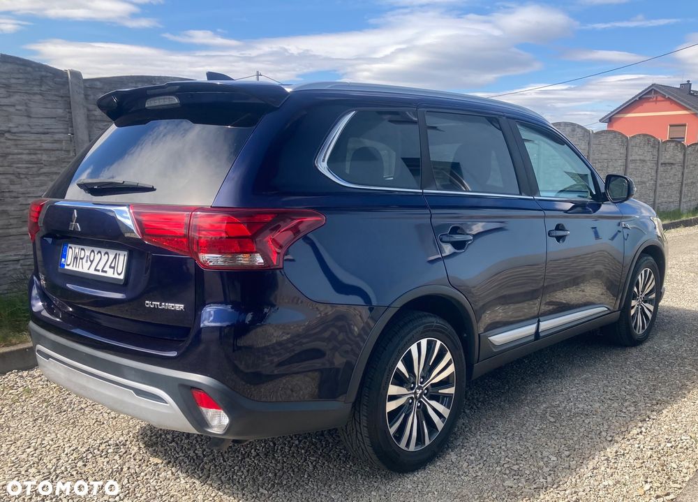 Mitsubishi Outlander - 4