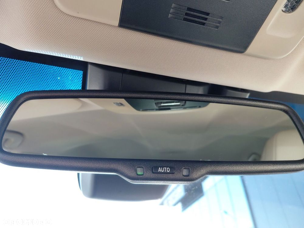 Toyota Camry 2.5 Hybrid Comfort CVT - 28