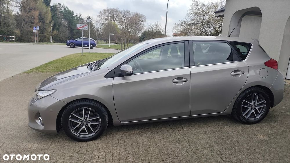 Toyota Auris 2.0 D-4D Luna - 17