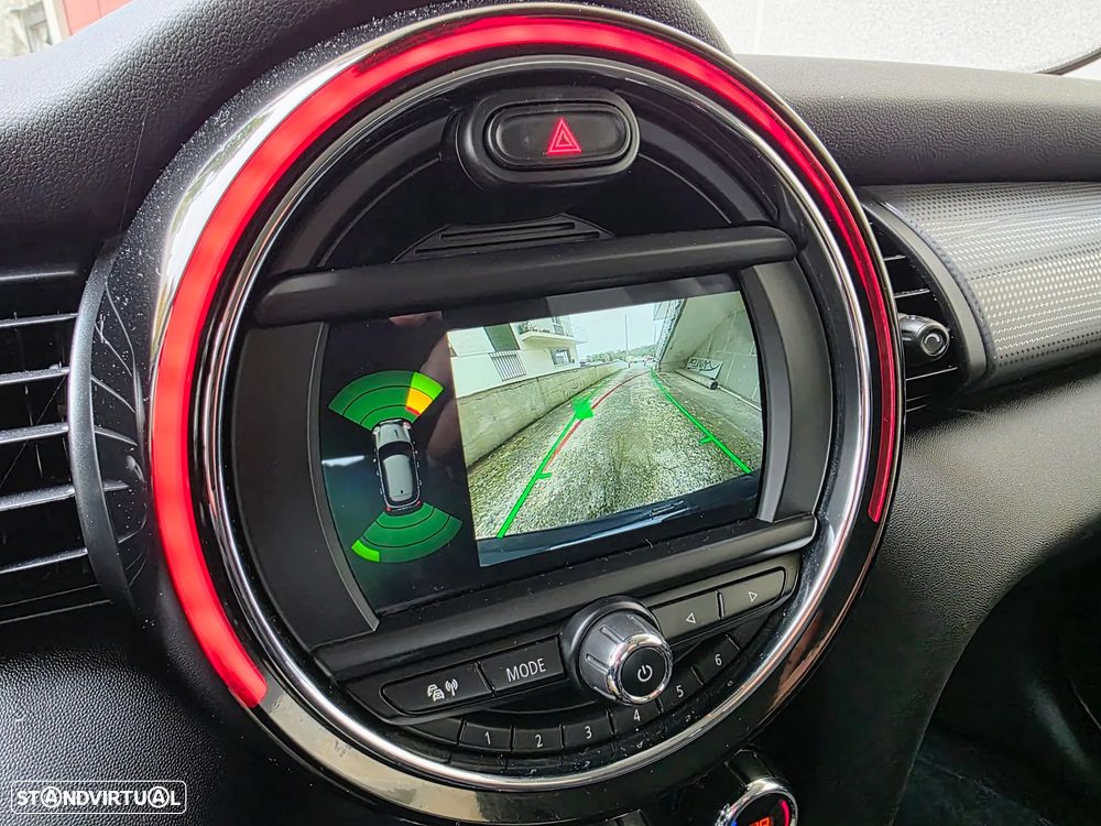 MINI 5 Portas Cooper D Auto - 38