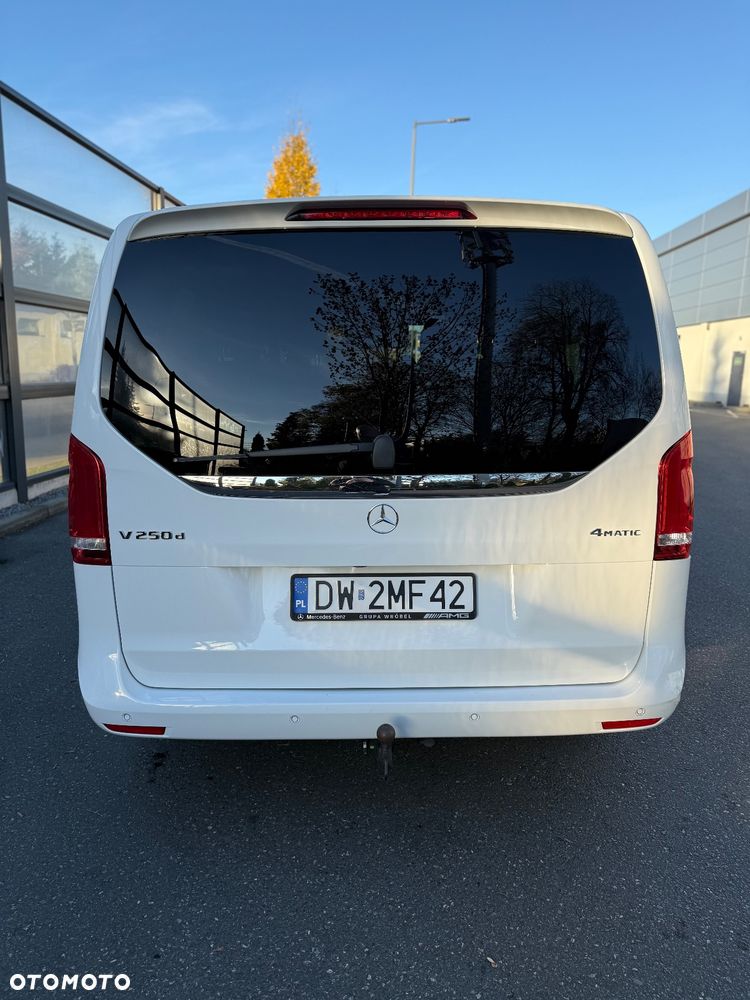 Mercedes-Benz Klasa V - 20